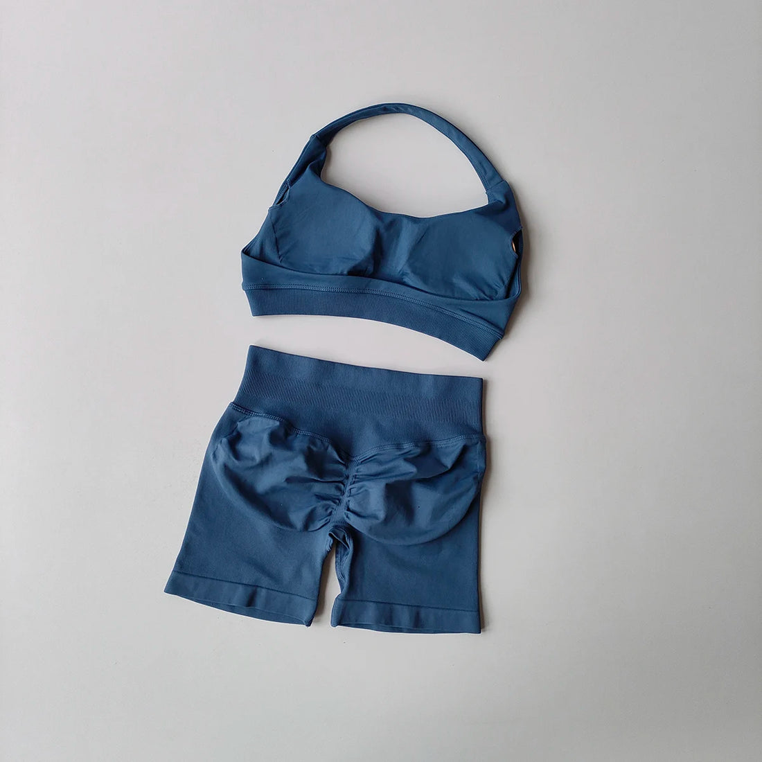 2-Piece Seamless Women’s Yoga Set – Halter Bra & Workout Shorts