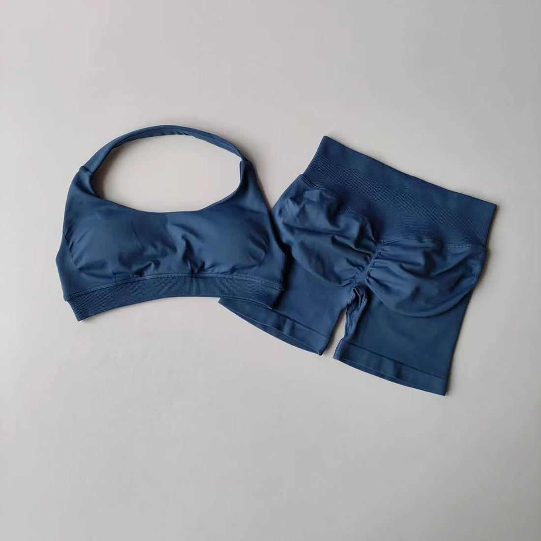 2-Piece Seamless Women’s Yoga Set – Halter Bra & Workout Shorts
