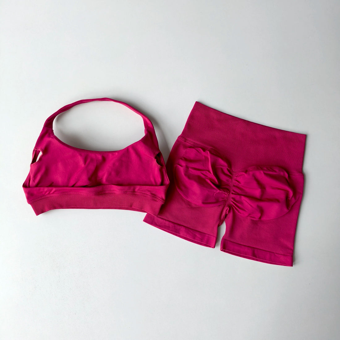 2-Piece Seamless Women’s Yoga Set – Halter Bra & Workout Shorts