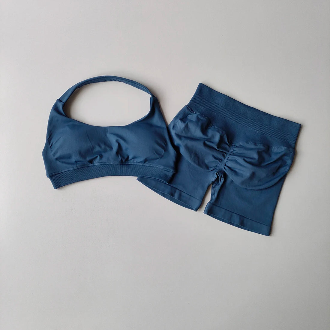 2-Piece Seamless Women’s Yoga Set – Halter Bra & Workout Shorts