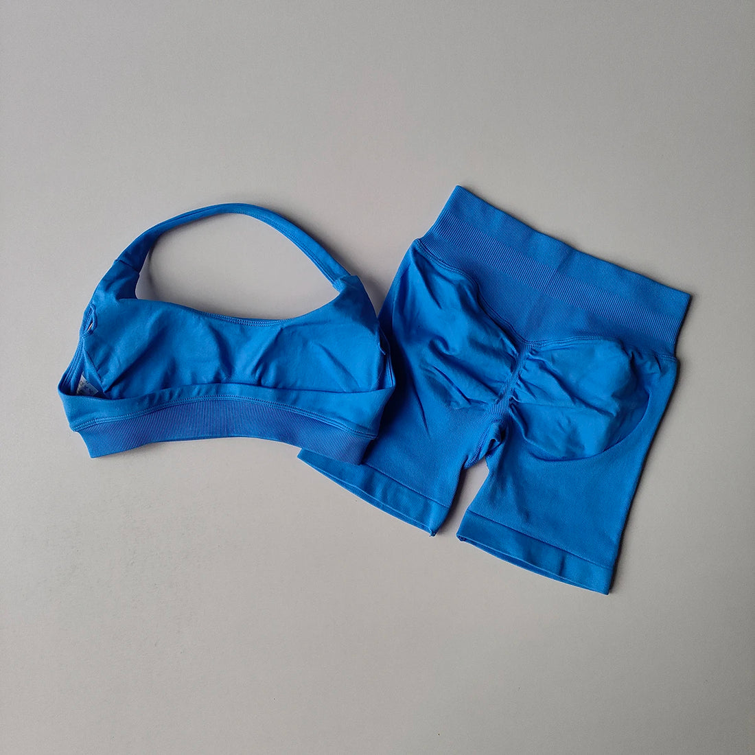 2-Piece Seamless Women’s Yoga Set – Halter Bra & Workout Shorts