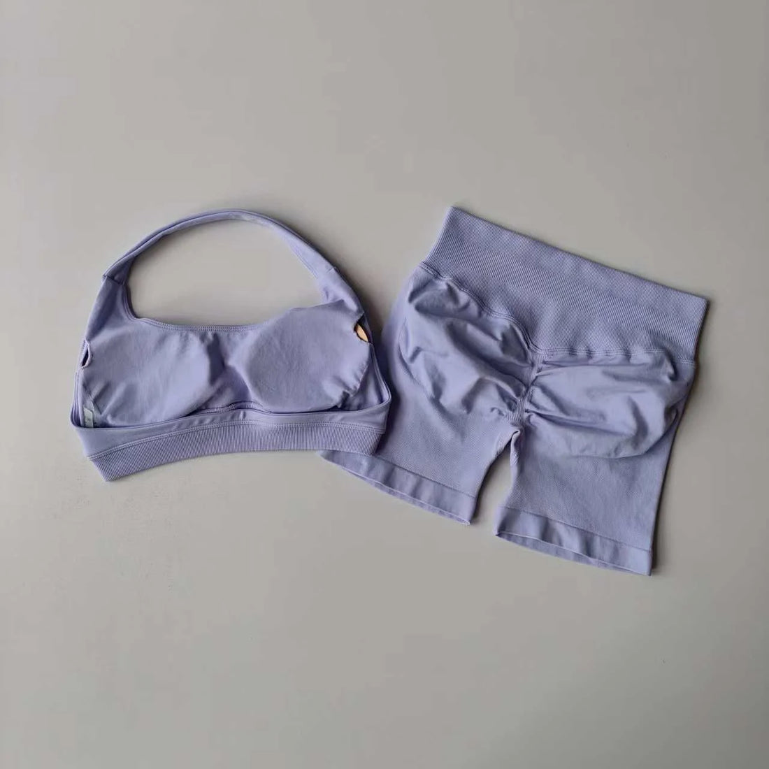 2-Piece Seamless Women’s Yoga Set – Halter Bra & Workout Shorts