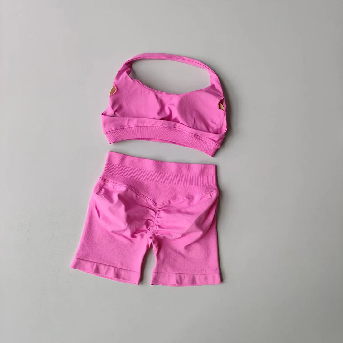 2-Piece Seamless Women’s Yoga Set – Halter Bra & Workout Shorts