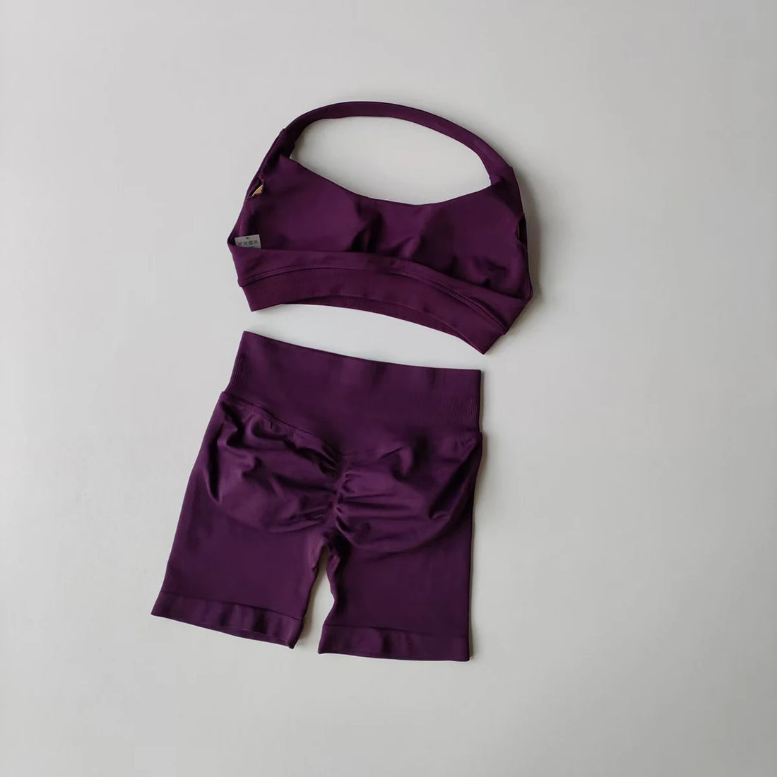 2-Piece Seamless Women’s Yoga Set – Halter Bra & Workout Shorts